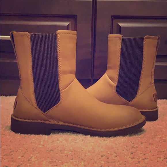 ugg larra boot